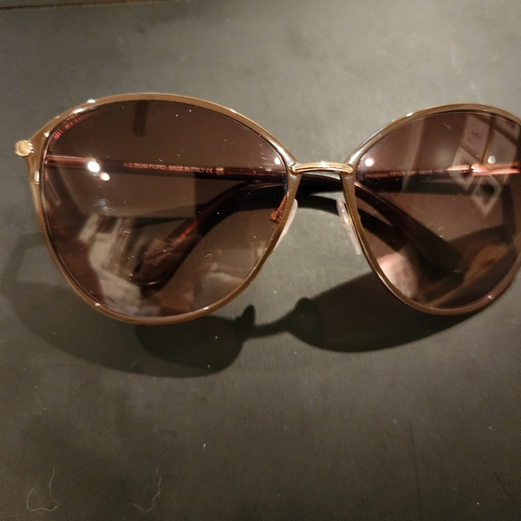 Tom Ford Sunglasses (Women's) Used once - Picture 2 of 7